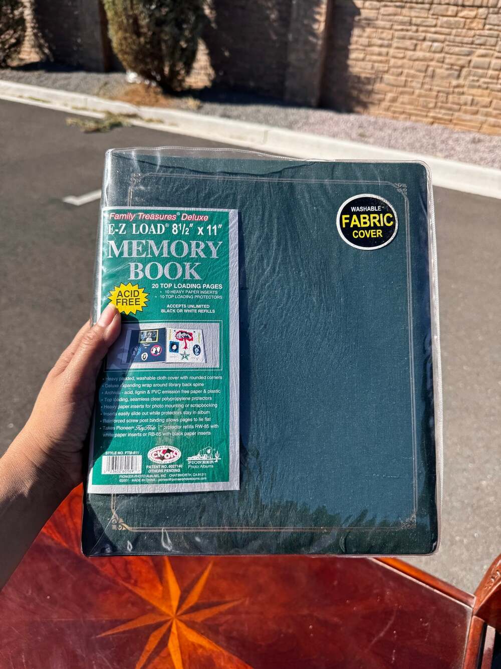 Pioneer Family Treasures green 
fabric Deluxe E-Z Load 8.5" x 11" Memory Book